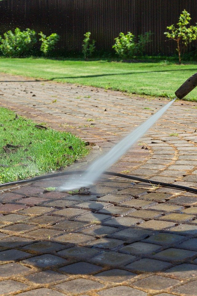 Limpieza a presión de fachadas, muros y pavimentos